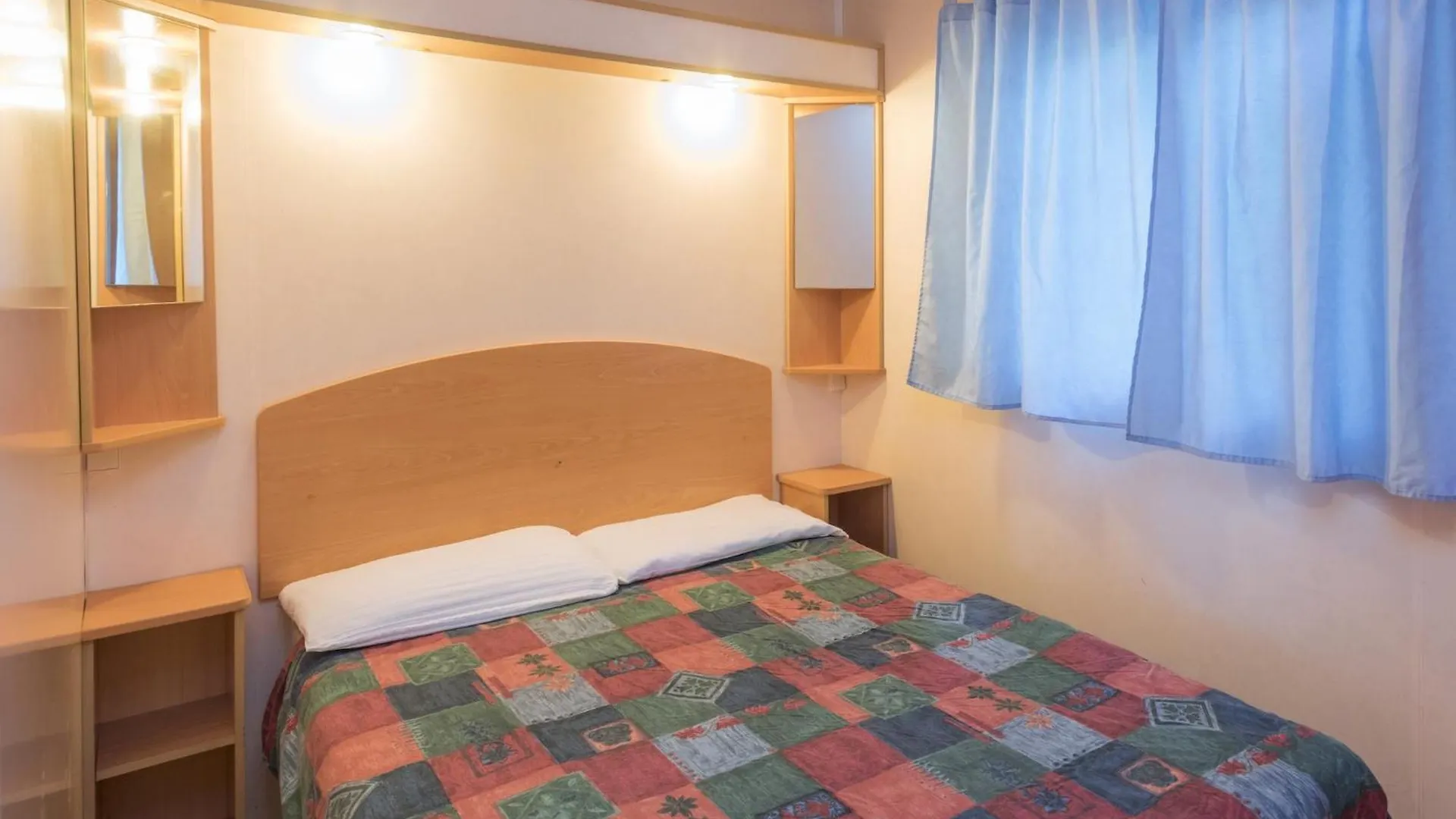 Well Kept Bungalow With Veranda In Blanes Chalet
