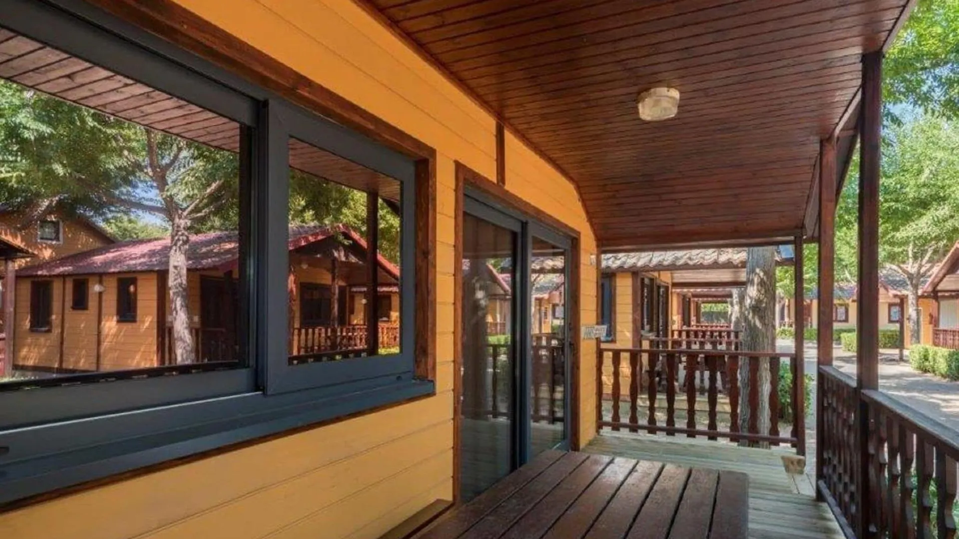 Well Kept Bungalow With Veranda In Blanes