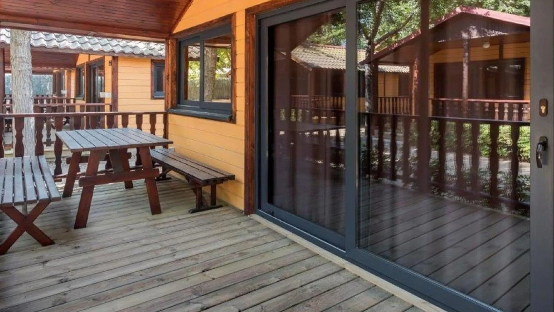 Well Kept Bungalow With Veranda In Blanes Chalet