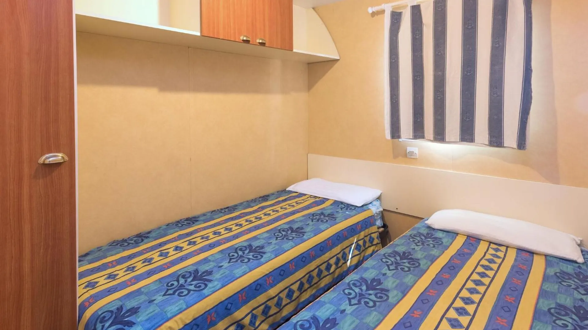 Well Kept Bungalow With Veranda In Blanes Chalet