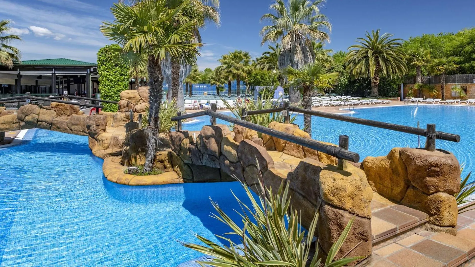 Chalet Well Kept Bungalow With Veranda In Blanes