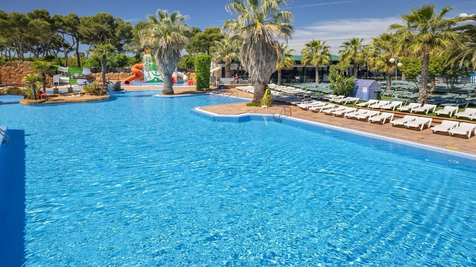 Well Kept Bungalow With Veranda In Blanes 0*,