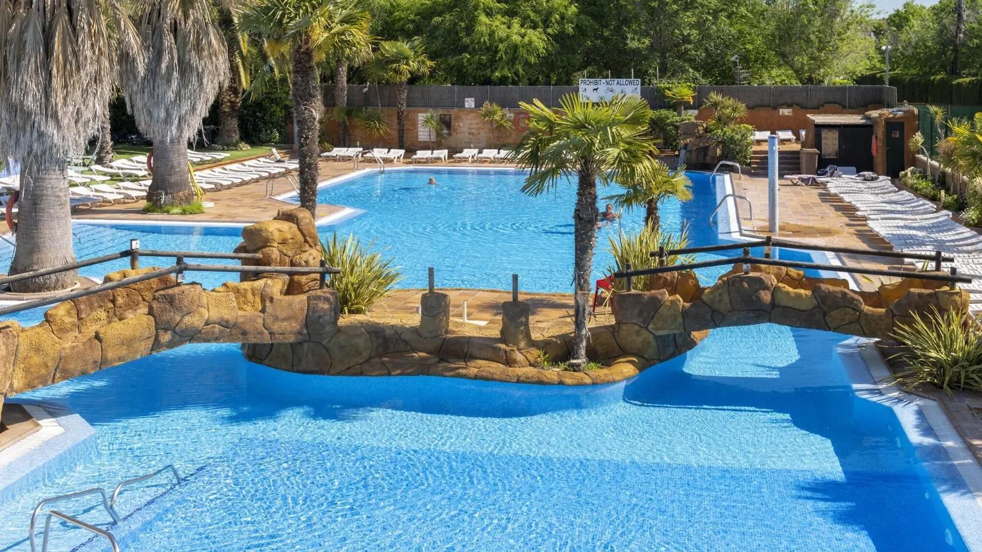 Well Kept Bungalow With Veranda In Blanes Chalet